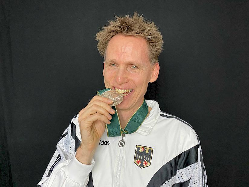 Frank Busemann mit Olympia-Medaille